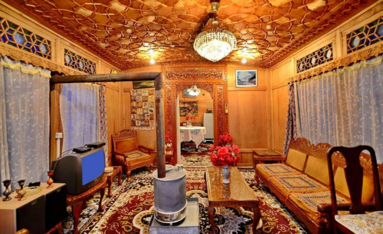 מלון Srīnagar Umbrella Group Of House Boat מראה חיצוני תמונה