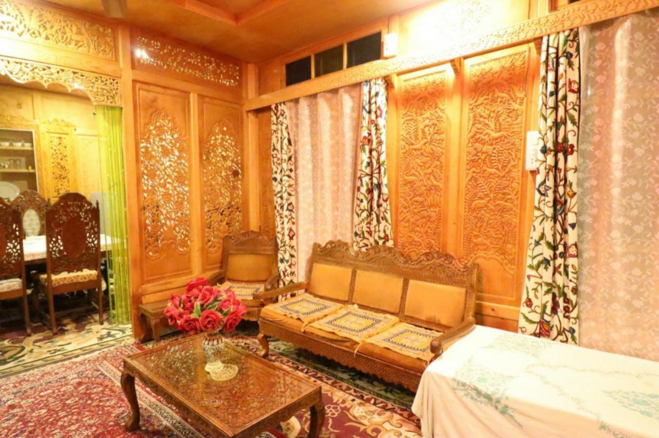 מלון Srīnagar Umbrella Group Of House Boat מראה חיצוני תמונה