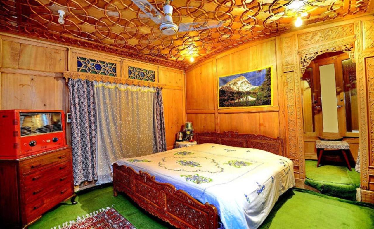 מלון Srīnagar Umbrella Group Of House Boat מראה חיצוני תמונה