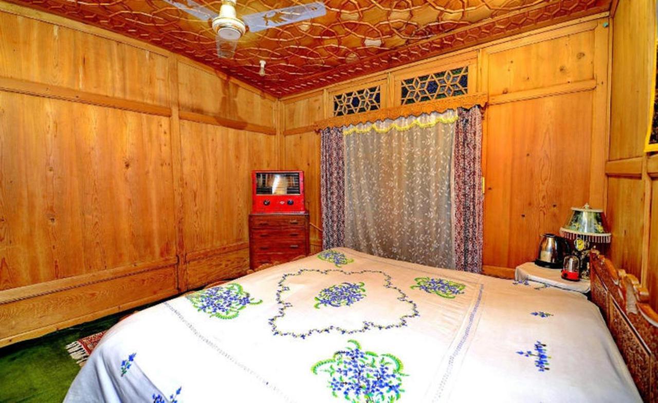 מלון Srīnagar Umbrella Group Of House Boat מראה חיצוני תמונה